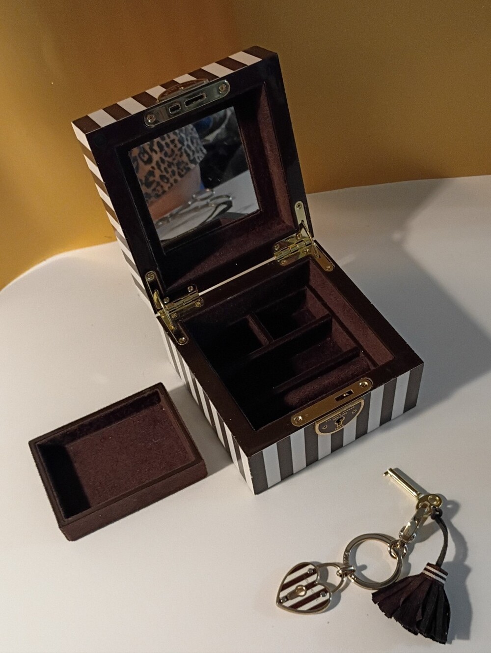 Henri Bendel Brown & White Striped Small Jewelry Box with Heart Tassel Keychain - Picture 7 of 10